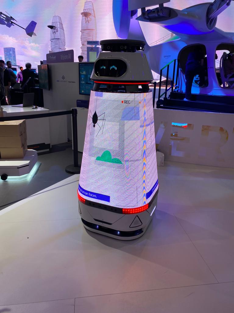 MWC 2023 - exhibition halls - the shopping assistant of the future