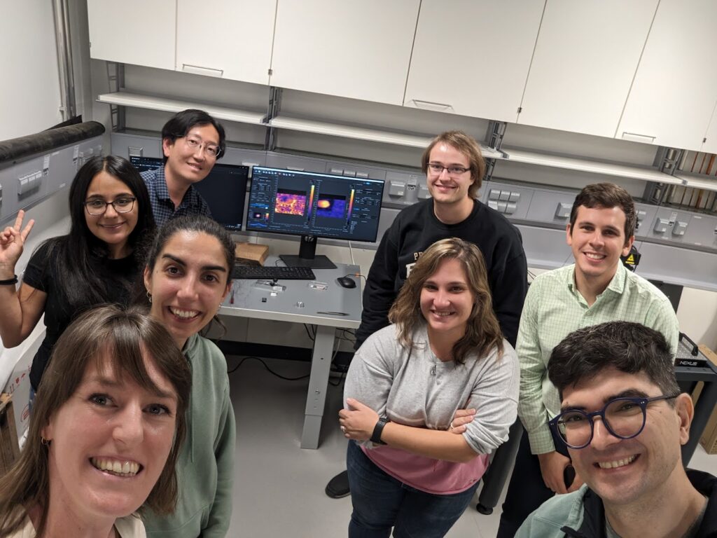 The Spin3D and QIQM groups were very happy about the installation of their new ProteusQ and the training by Marcelo Gonzalez. The machine is now up and running since the installation. 
